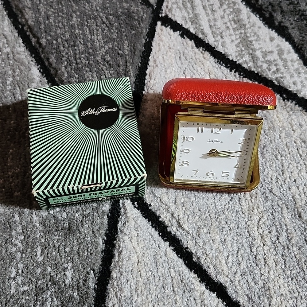 1980'S VINTAGE SETH THOMAS WIND-UP TRAVEL ALARM CLOCK RED CASE NO.3801